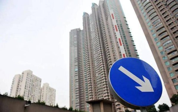 牛弘配资 马云预言成真？2025年，手握存款的人或将面临三大挑战