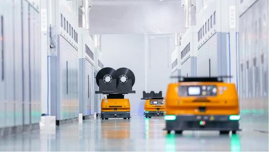 宁德时代零碳工厂高度自动化的生产线