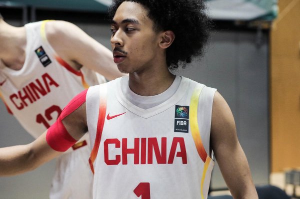 宏琳优配 朱正效力AUU球队名叫AWiggs Elite 是雷霆球员阿隆-维金斯的球队