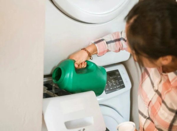 華鑫證券 又亏4亿，洗衣没人用蓝月亮了？